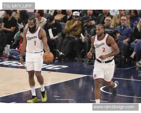 上次受伤也是对阵凯尔特人！小琼斯末节脚踝受伤被搀扶离场